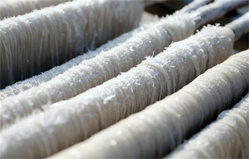 精白紅薯粉絲生產(chǎn)工藝,除了全自動(dòng)粉條機(jī),仿手工漏瓢機(jī)也能做到 精白紅薯粉絲生產(chǎn)工藝,除了全自動(dòng)粉條機(jī),仿手工漏瓢機(jī)也能做到