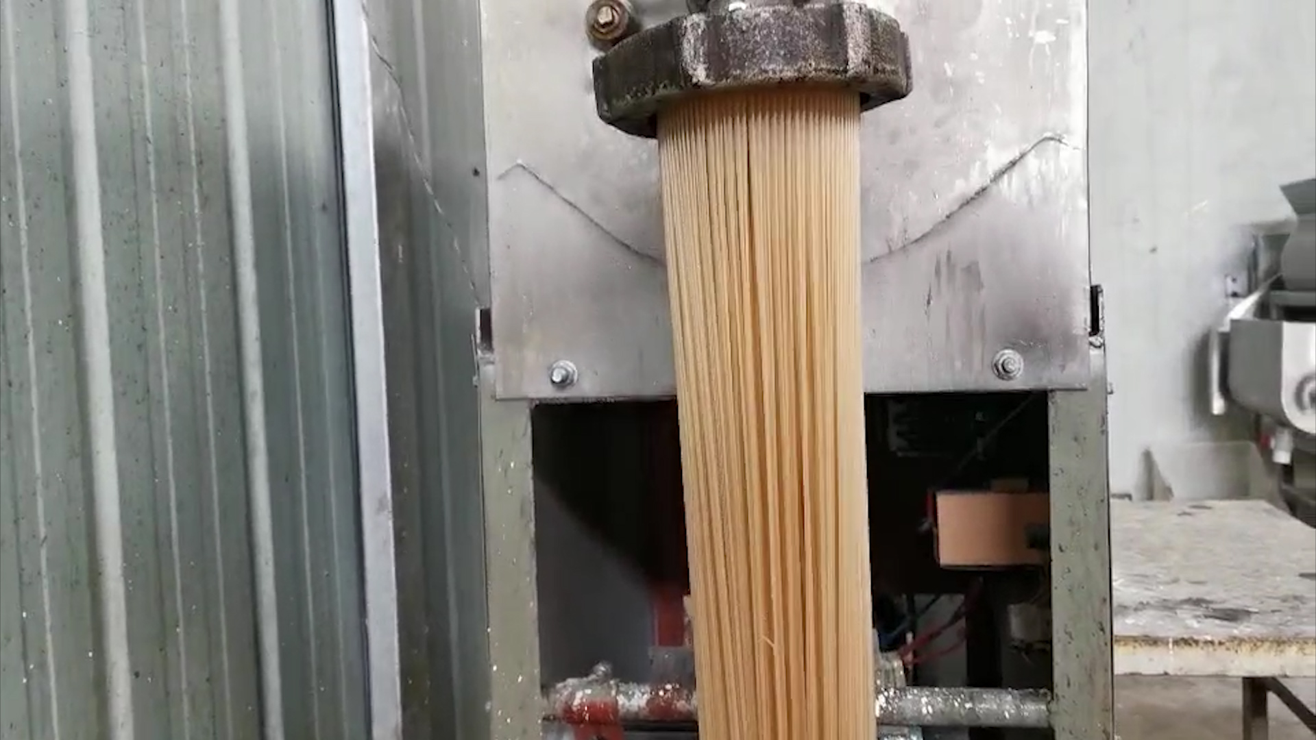 開辦粉條加工廠需要很大投資嗎？選擇粉條機設備還是傳統做法？