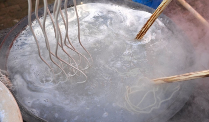 漏瓢式紅薯粉條加工，漏粉時要注意哪些事項？