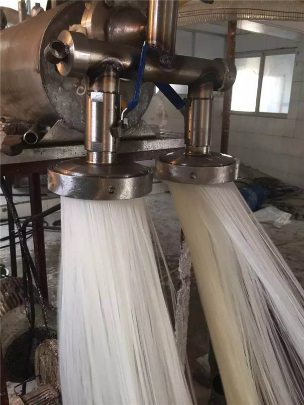 小型紅薯粉條加工的擠出式粉條機,在使用時要注意這些操作 小型紅薯粉條加工的擠出式粉條機,在使用時要注意這些操作