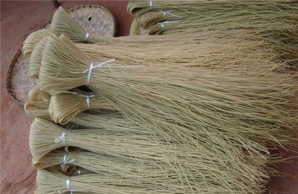 粉條機(jī)加工制作各類粉條,對淀粉原料的選擇都有哪些要求? 粉條機(jī)加工制作各類粉條,對淀粉原料的選擇都有哪些要求?