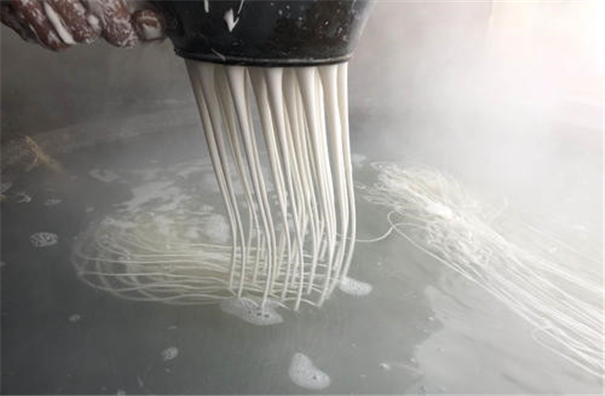 紅薯粉條機(jī) 紅薯粉條機(jī)